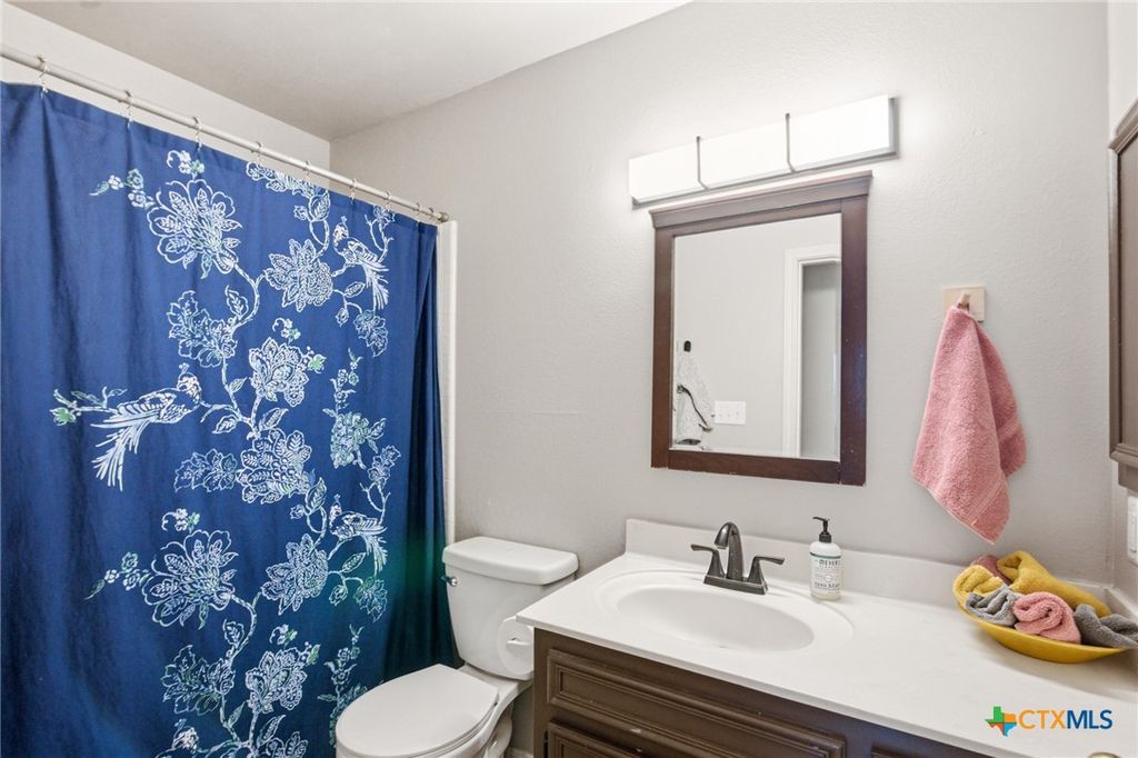Image 18 of property listing at 805 Santa Fe, Victoria, TX 77904
