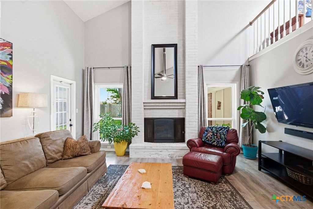 Image 2 of property listing at 805 Santa Fe, Victoria, TX 77904