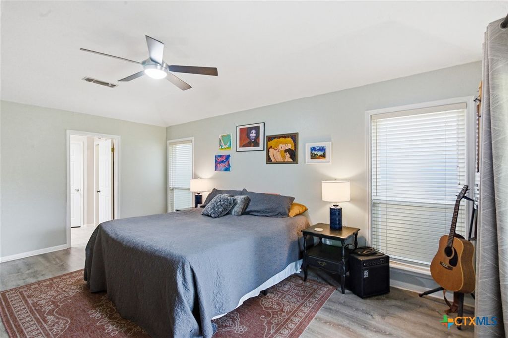 Image 23 of property listing at 805 Santa Fe, Victoria, TX 77904