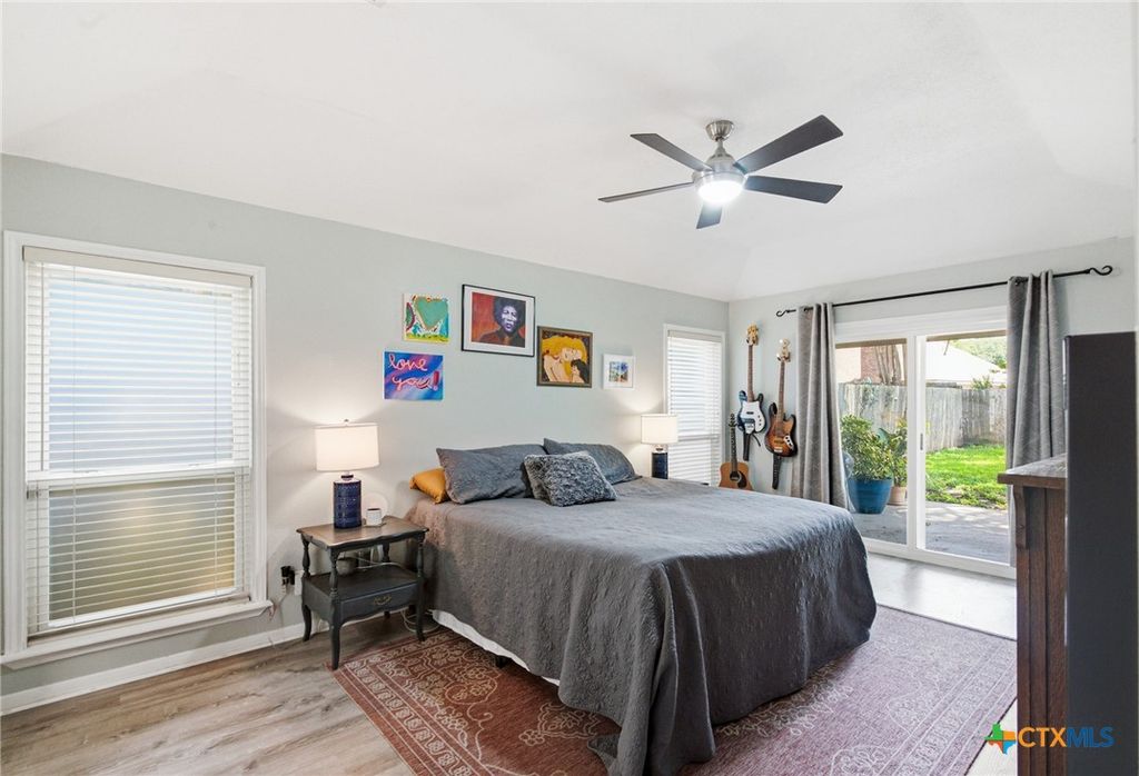 Image 24 of property listing at 805 Santa Fe, Victoria, TX 77904