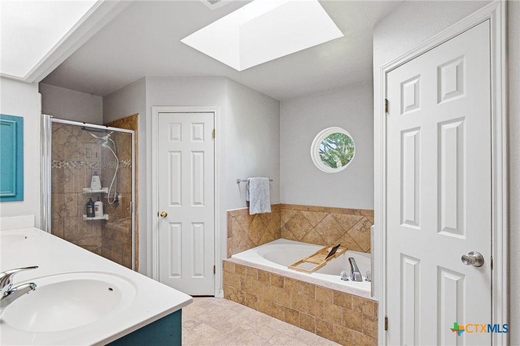 Image 25 of property listing at 805 Santa Fe, Victoria, TX 77904