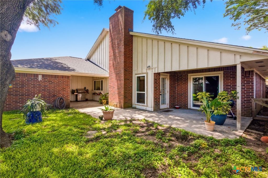 Image 32 of property listing at 805 Santa Fe, Victoria, TX 77904