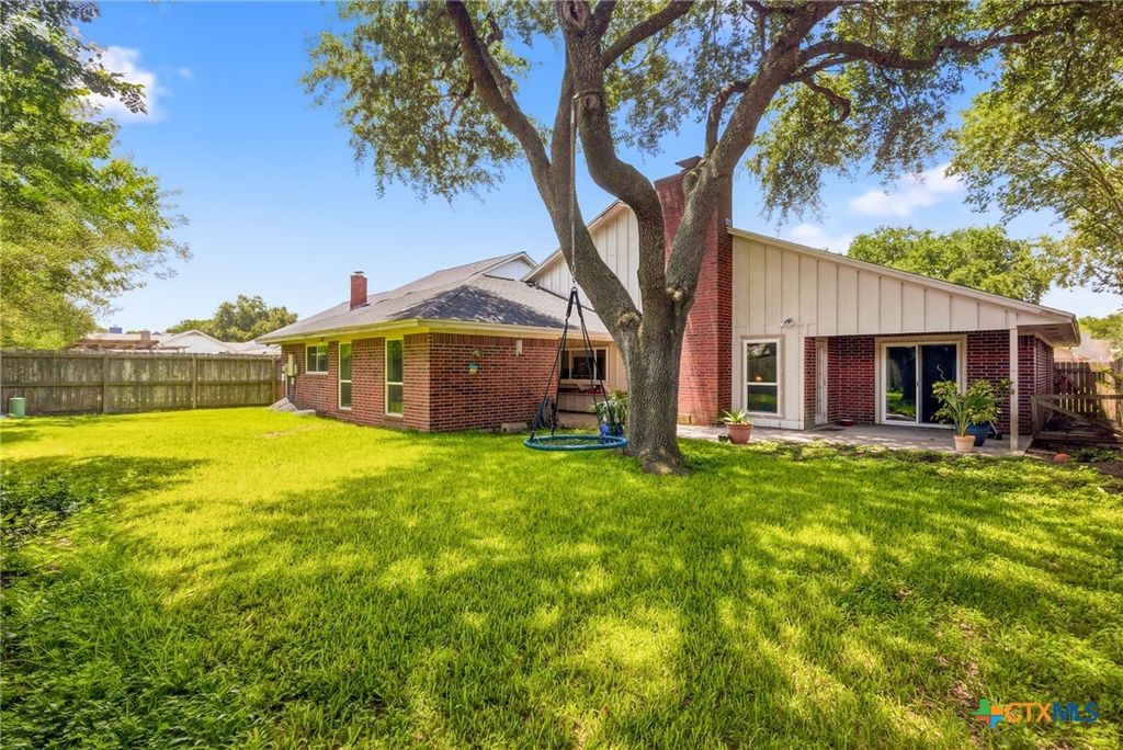 Image 33 of property listing at 805 Santa Fe, Victoria, TX 77904