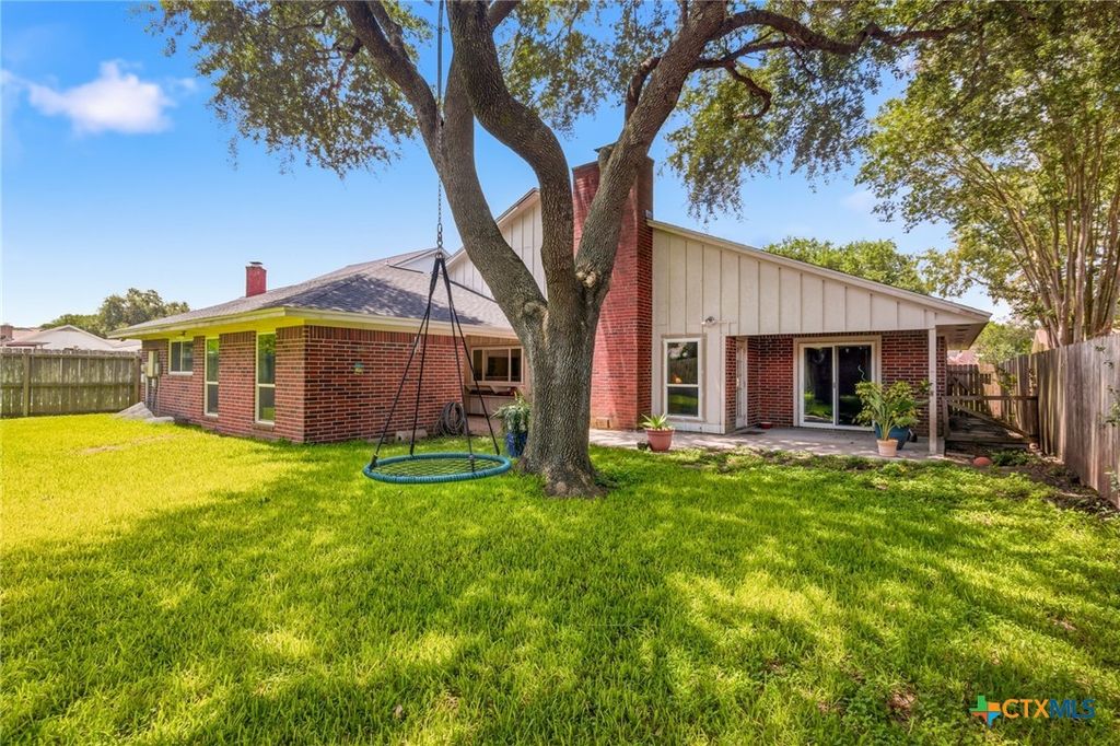 Image 34 of property listing at 805 Santa Fe, Victoria, TX 77904