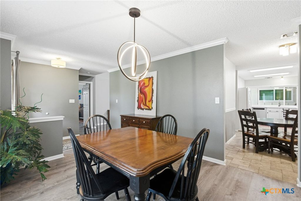 Image 4 of property listing at 805 Santa Fe, Victoria, TX 77904