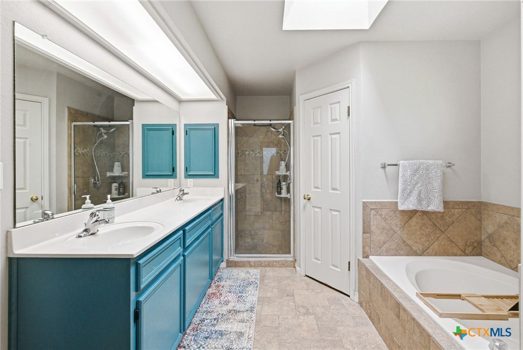 Image 5 of property listing at 805 Santa Fe, Victoria, TX 77904