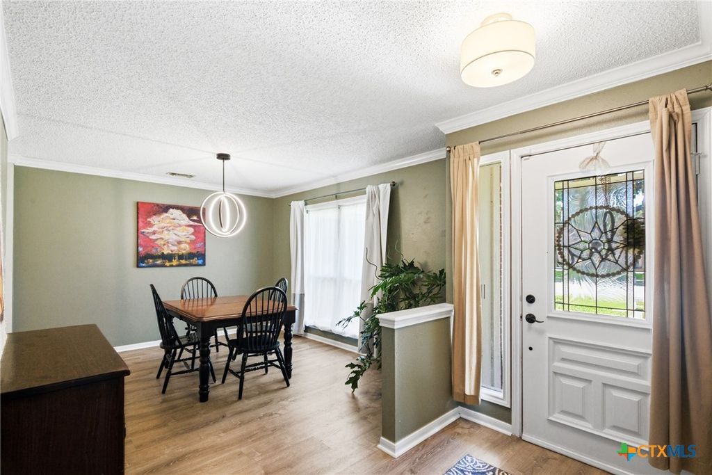 Image 7 of property listing at 805 Santa Fe, Victoria, TX 77904
