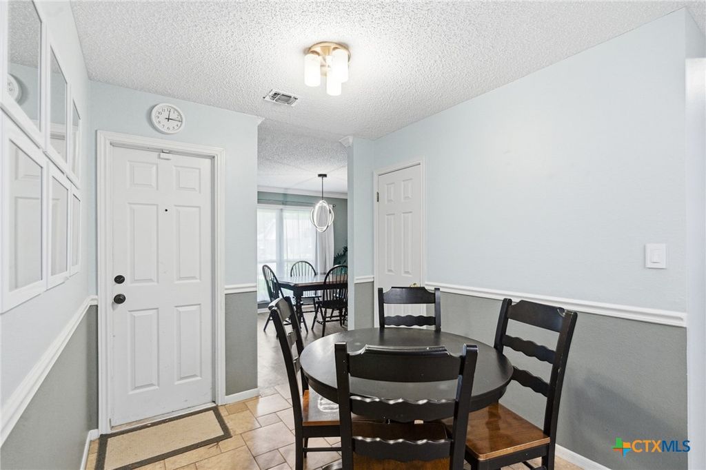 Image 9 of property listing at 805 Santa Fe, Victoria, TX 77904