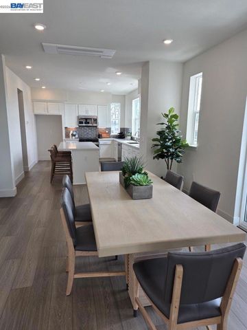 2007 Stanford Street, Alameda, CA 94501