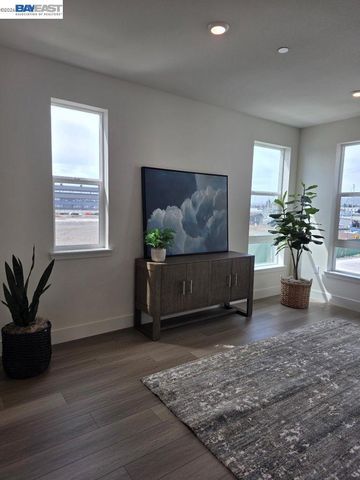 2007 Stanford Street, Alameda, CA 94501