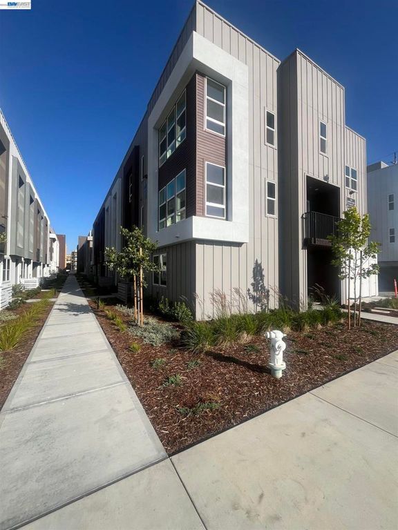 Image 1 of property listing at 2007 Stanford Street, Alameda, CA 94501