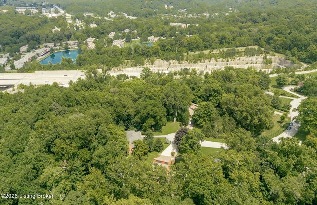 6302 Shadow Wood Ct, Prospect, KY 40059