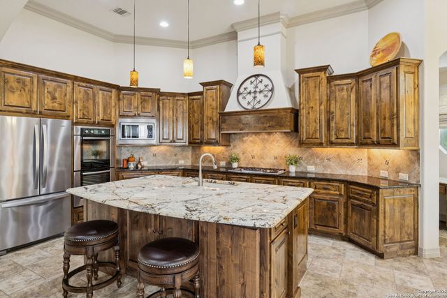 211 Granville Way, Shavano Park, TX 78231