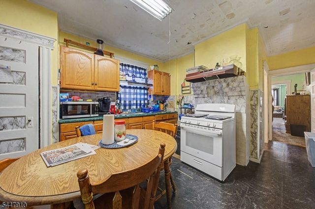 322 Hickory St, Kearny Town, NJ 07032