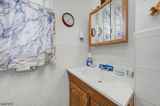 322 Hickory St, Kearny Town, NJ 07032