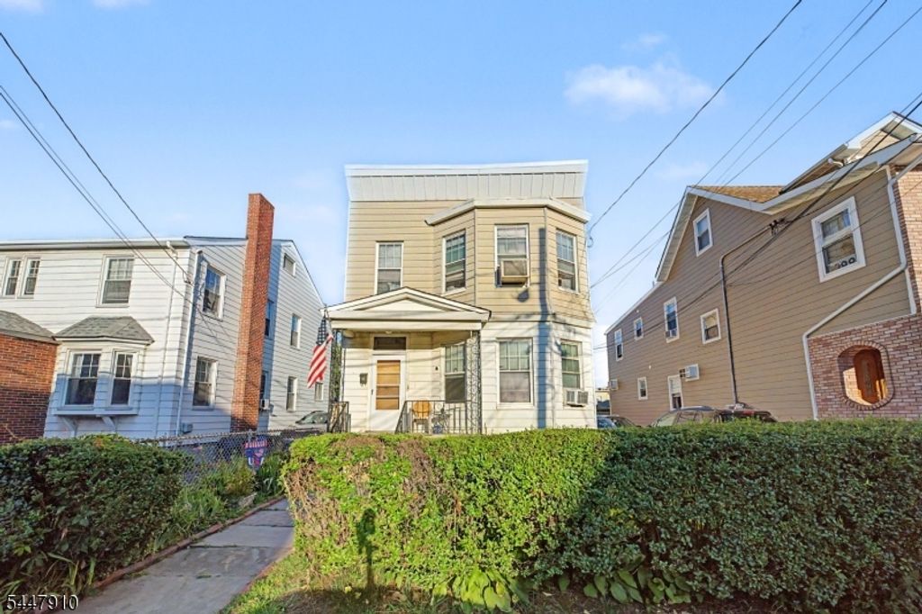 322 Hickory St, Kearny Town, NJ 07032