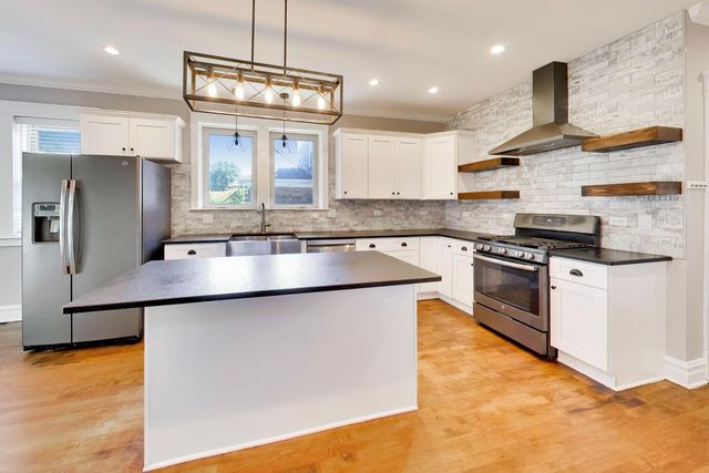 3747 Wisconsin Avenue, Berwyn, IL 60402