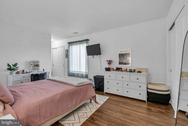4 AVON DR #F, East Windsor, NJ 08520