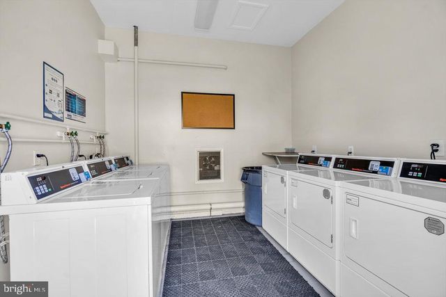 4 AVON DR #F, East Windsor, NJ 08520