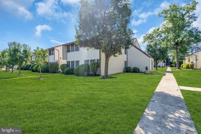 4 AVON DR #F, East Windsor, NJ 08520