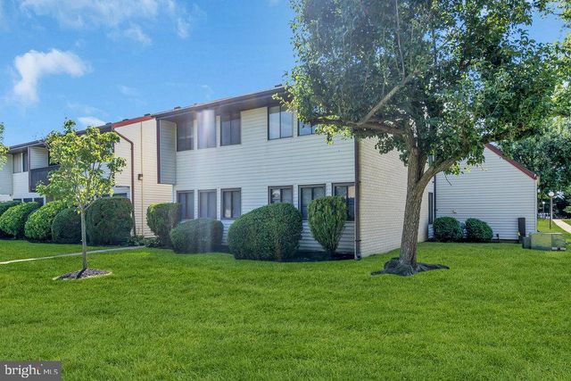 4 AVON DR #F, East Windsor, NJ 08520