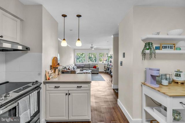 4 AVON DR #F, East Windsor, NJ 08520