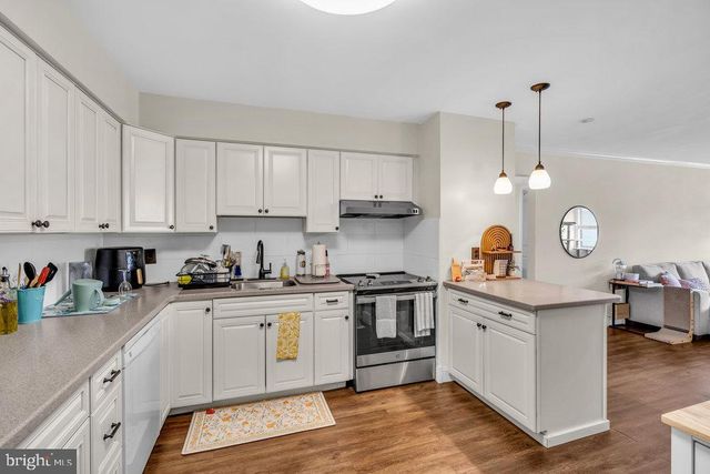 4 AVON DR #F, East Windsor, NJ 08520