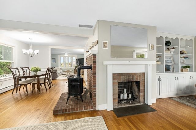 17 Hartz St, Gloucester, MA 01930