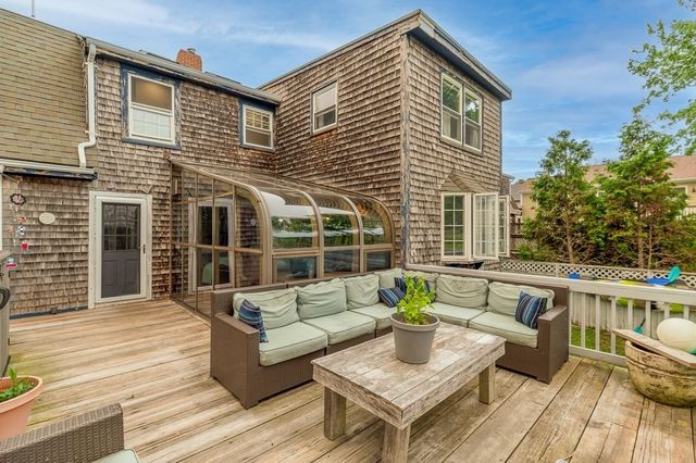 17 Hartz St, Gloucester, MA 01930