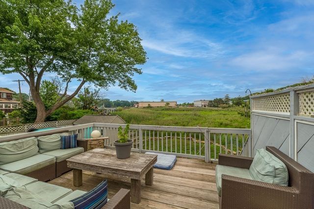 17 Hartz St, Gloucester, MA 01930