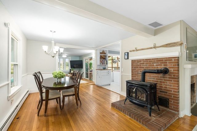 17 Hartz St, Gloucester, MA 01930