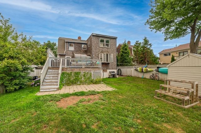 17 Hartz St, Gloucester, MA 01930