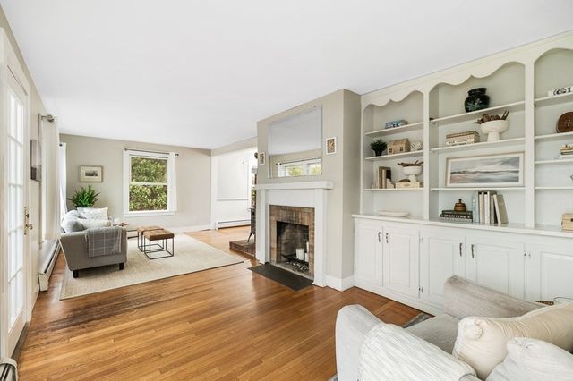 17 Hartz St, Gloucester, MA 01930