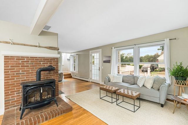 17 Hartz St, Gloucester, MA 01930