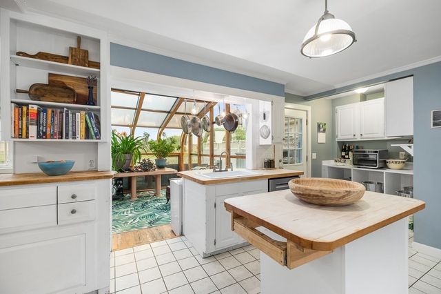 17 Hartz St, Gloucester, MA 01930