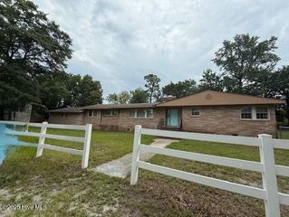 208 E Rainbow Circle, Wilmington, NC 28403