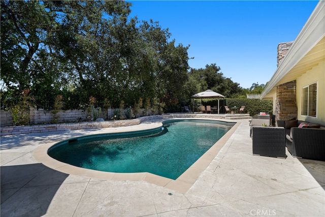 22615 Dardenne Street, Calabasas, CA 91302
