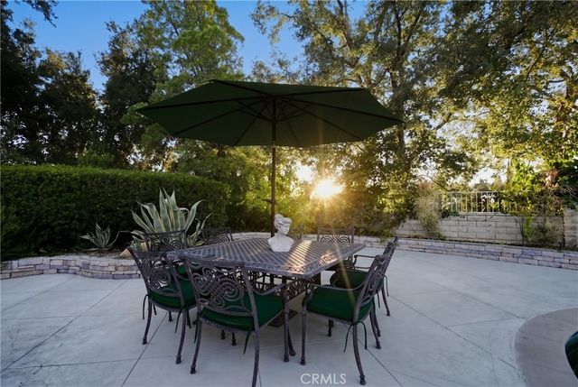 22615 Dardenne Street, Calabasas, CA 91302