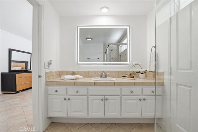 22615 Dardenne Street, Calabasas, CA 91302