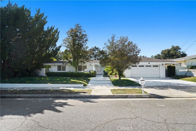 22615 Dardenne Street, Calabasas, CA 91302