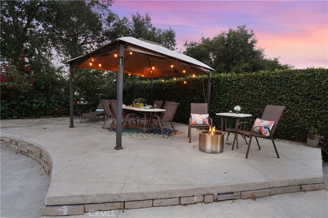 22615 Dardenne Street, Calabasas, CA 91302