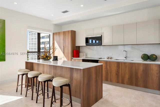 701 Valencia Ave 404, Coral Gables, FL 33134