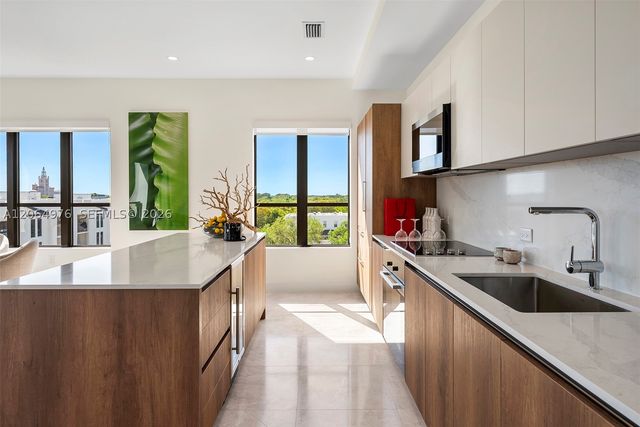 701 Valencia Ave 404, Coral Gables, FL 33134