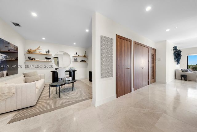 701 Valencia Ave 404, Coral Gables, FL 33134