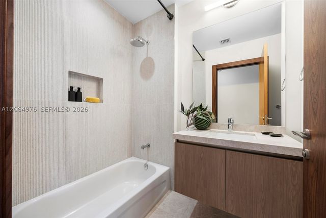 701 Valencia Ave 404, Coral Gables, FL 33134