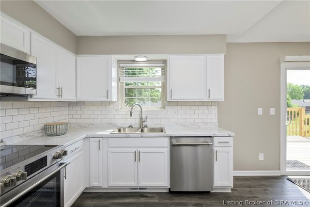 4207 Glenbrook E, New Albany, IN 47150