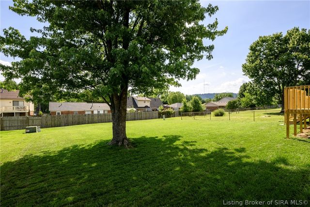 4207 Glenbrook E, New Albany, IN 47150
