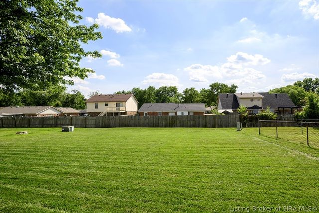 4207 Glenbrook E, New Albany, IN 47150
