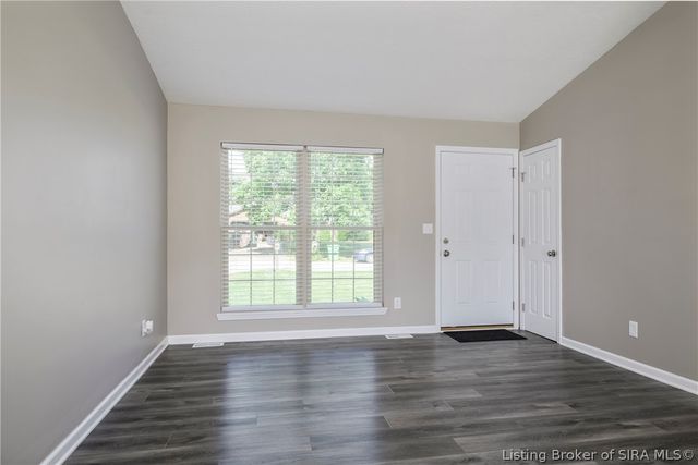4207 Glenbrook E, New Albany, IN 47150