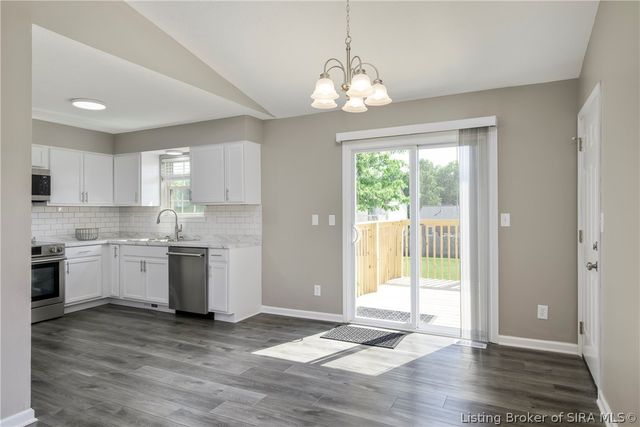 4207 Glenbrook E, New Albany, IN 47150